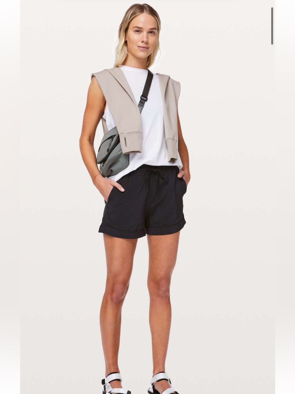 Lululemon Shorts spring break away, midrise cuffed shorts with pockets black sz4